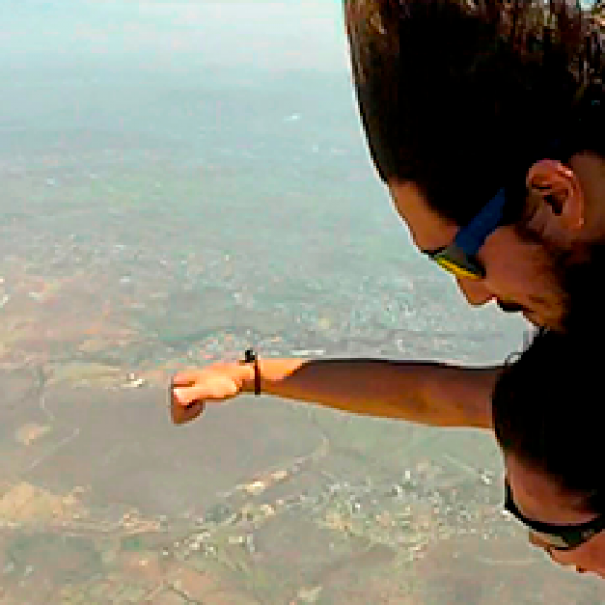Primer salto en paracaídas lentes