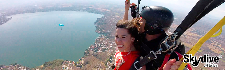 Skydive México: El lugar para saltar en paracaídas en Tequesquitengo, Morelos